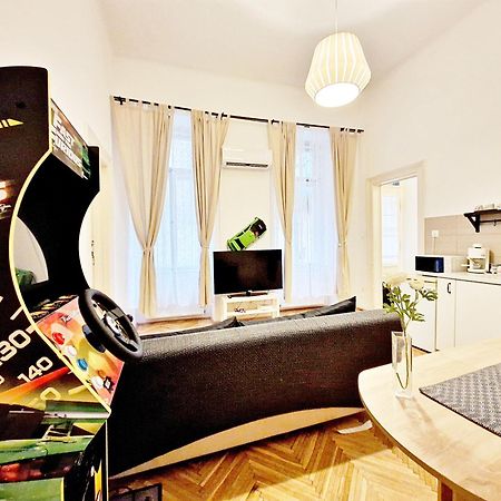 Free Parking Sega Rally Apartment Budapest Esterno foto