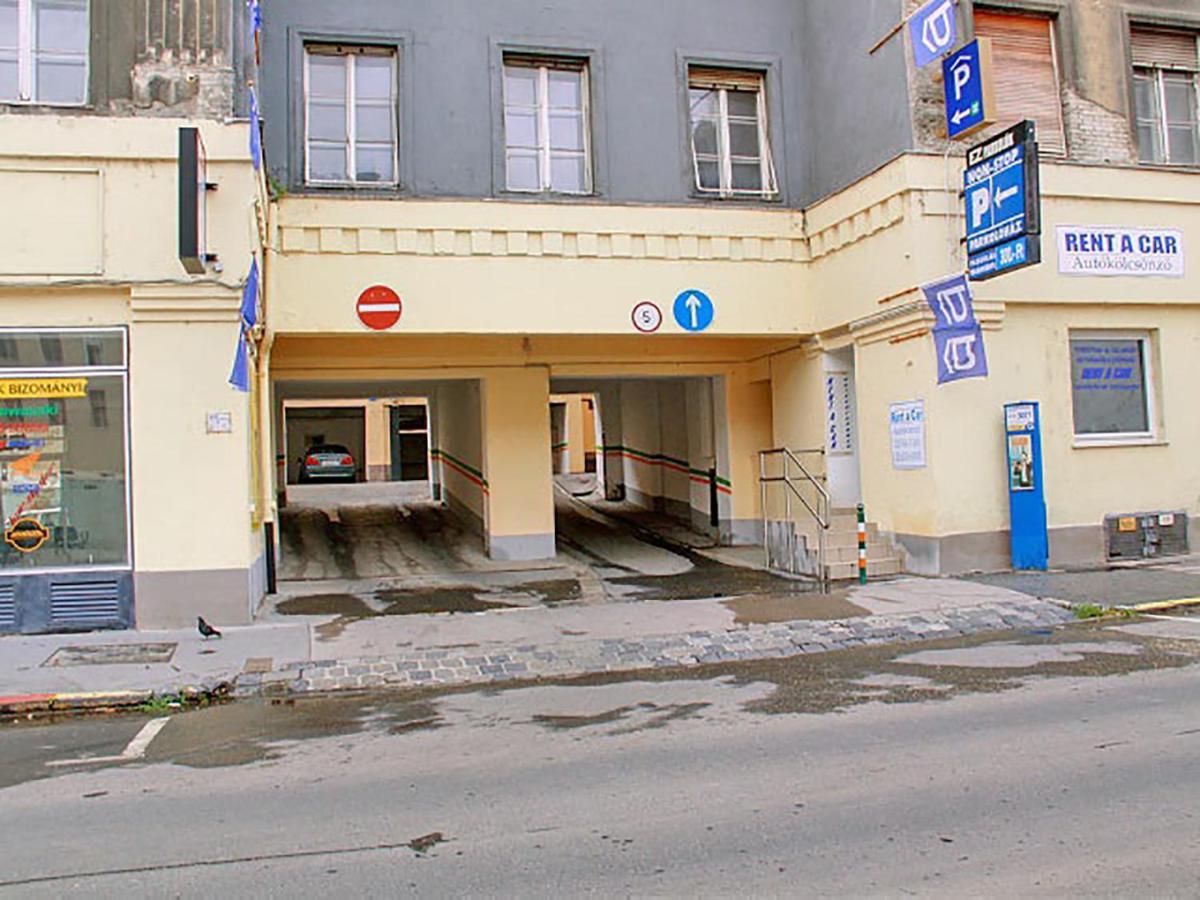 Free Parking Sega Rally Apartment Budapest Esterno foto