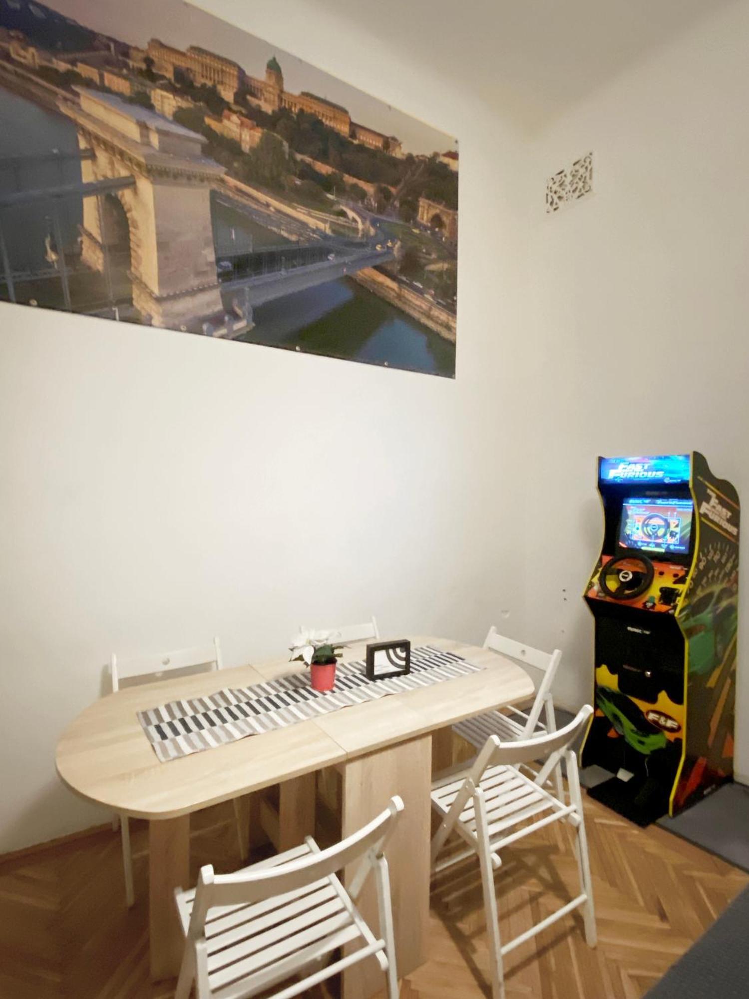 Free Parking Sega Rally Apartment Budapest Esterno foto